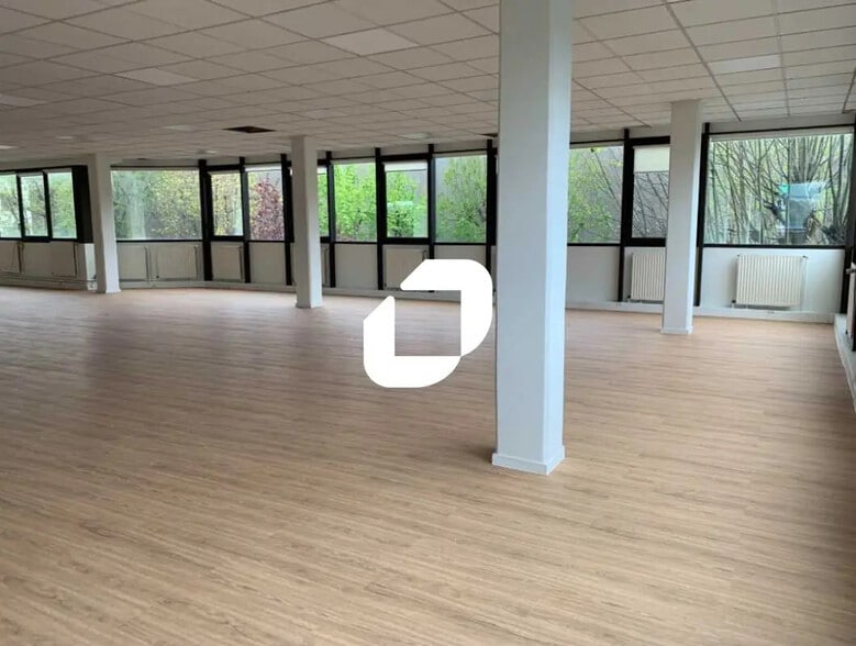 11-13 Rue Des Hautes Pâtures, Nanterre for lease - Building Photo - Image 3 of 9