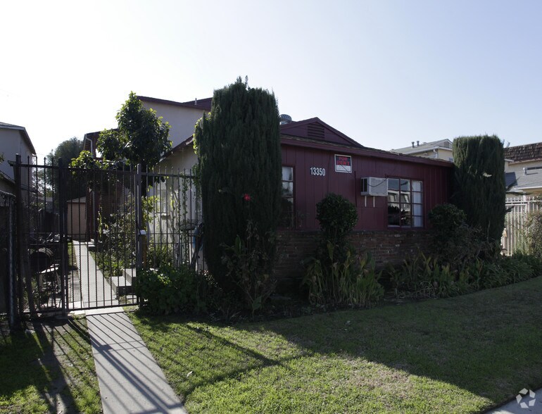 13350 Victory Blvd, Van Nuys, CA à vendre - Photo principale - Image 1 de 6