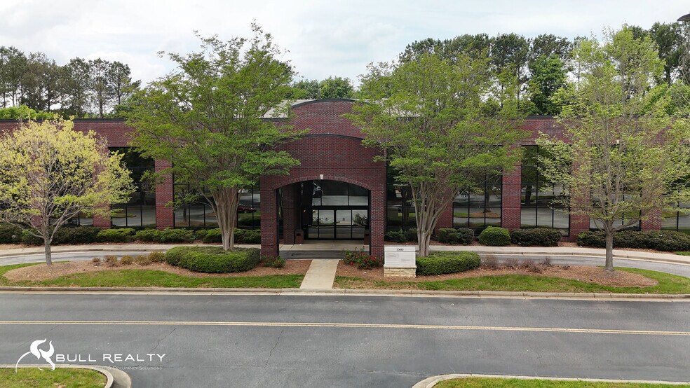 10680 Medlock Bridge Rd, Duluth, GA à louer - Photo du bâtiment - Image 2 de 11