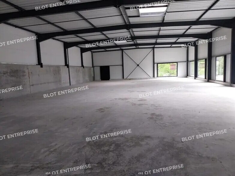 Flex in Quimper for lease - Interior Photo - Image 2 of 7
