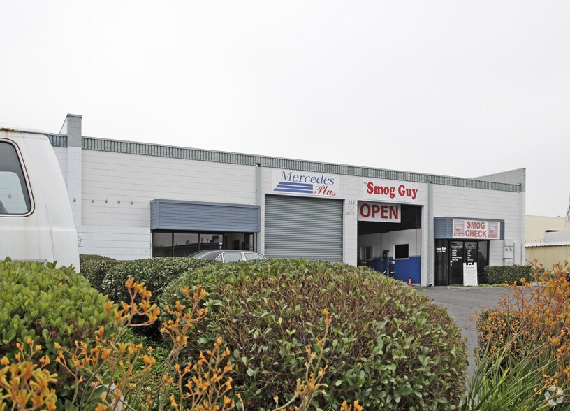 215 N Andreasen Dr, Escondido, CA à vendre - Photo du bâtiment - Image 3 de 3