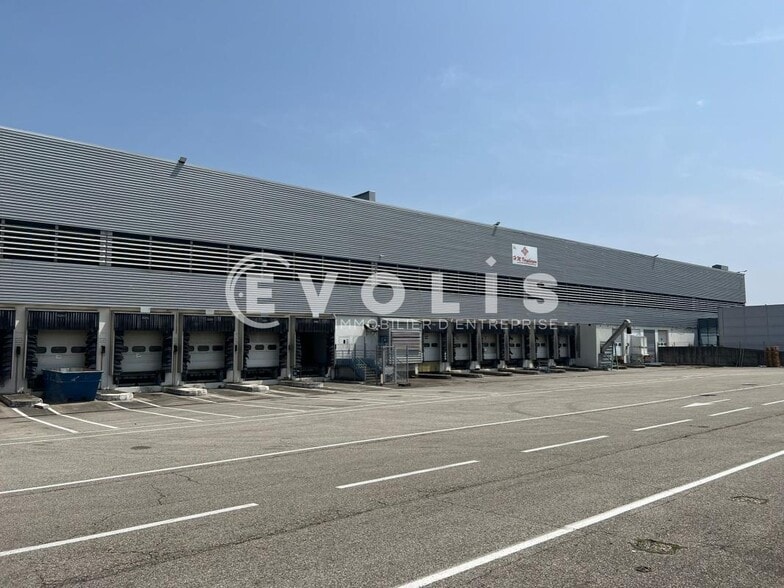 2 Rue Blaise Pascal, Vaulx-Milieu for lease - Building Photo - Image 1 of 14