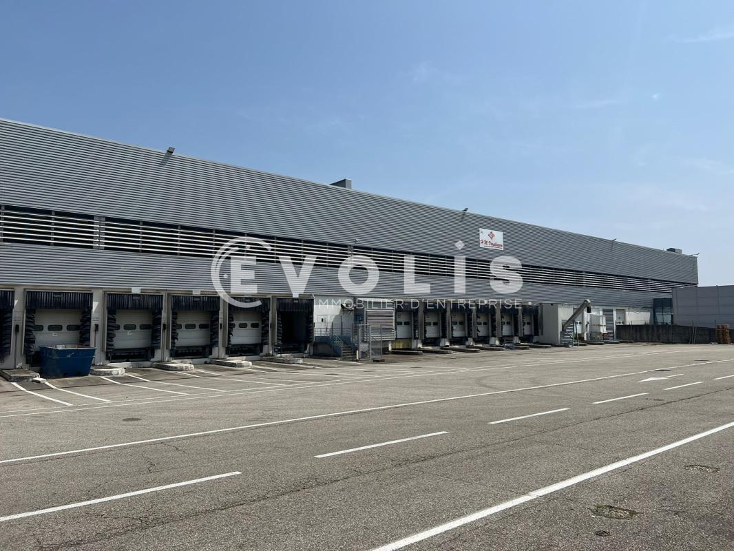 2 Rue Blaise Pascal, Vaulx-Milieu for lease Building Photo- Image 1 of 15