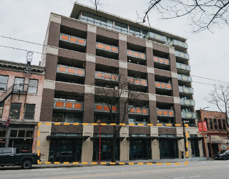 708 Main Street, Vancouver, BC portefeuille de 4 propriétés à vendre sur LoopNet.ca - Photo du bâtiment - Image 2 de 34