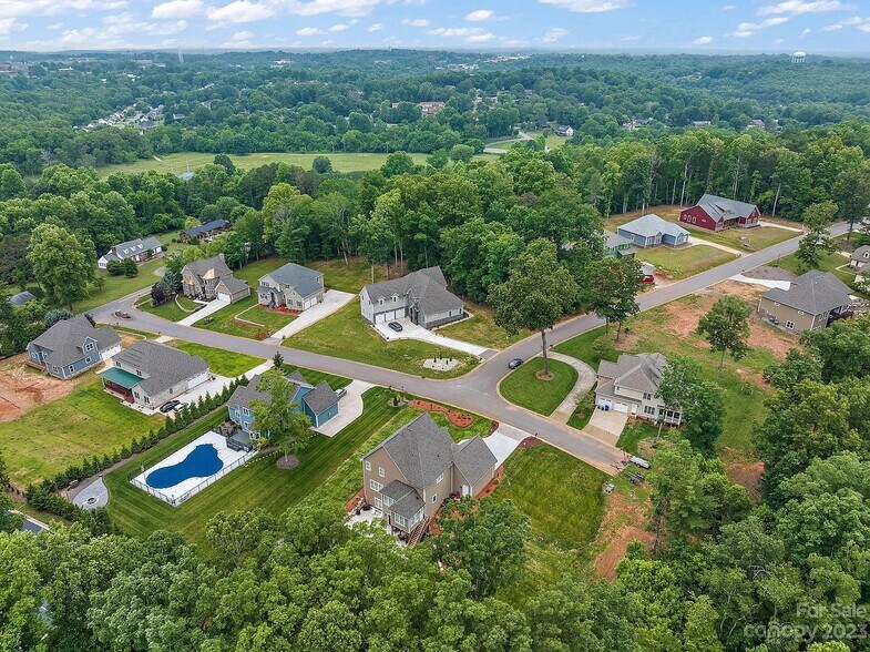 0 Tulip Court, Morganton, NC à vendre - Photo du bâtiment - Image 2 de 11