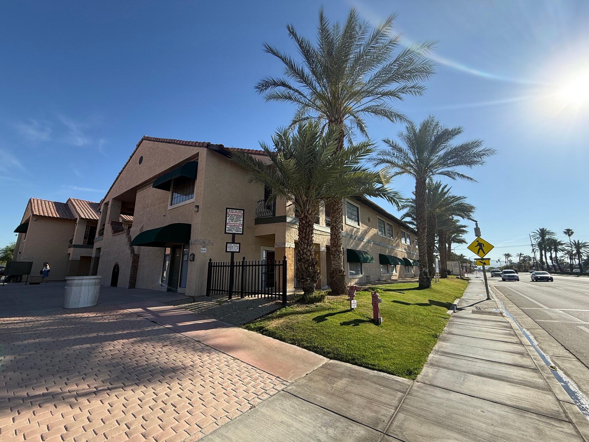 81880 Dr Carreon Blvd, Indio, CA à louer Photo intérieure- Image 1 de 5