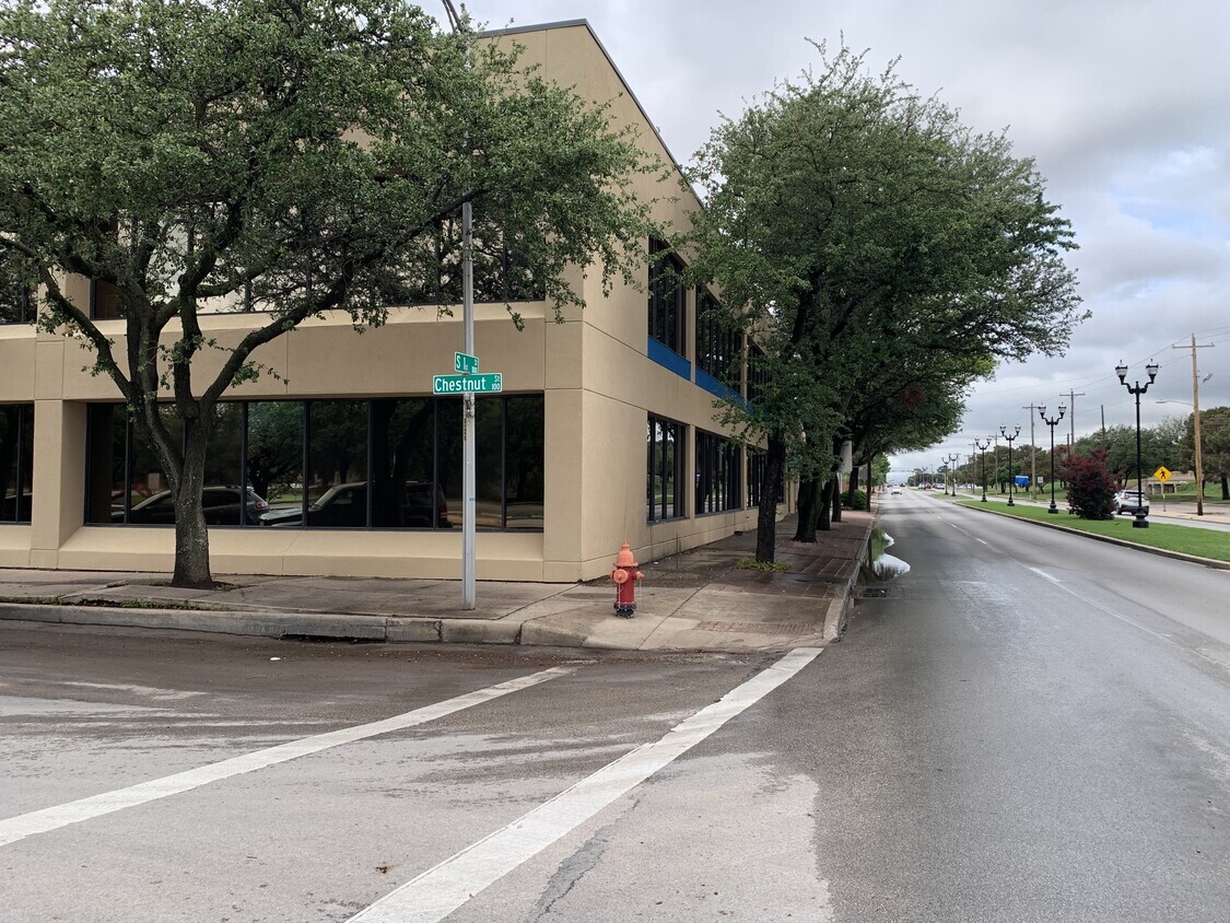 100 Chestnut St, Abilene, TX for lease Building Photo- Image 1 of 10