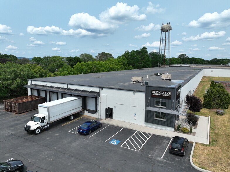 151 Allendale Rd, Mechanicsburg, PA à vendre - Photo du bâtiment - Image 2 de 9