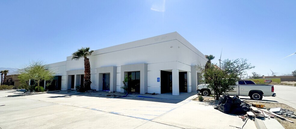 19391 Newhall St, Palm Springs, CA à vendre - Photo principale - Image 1 de 4