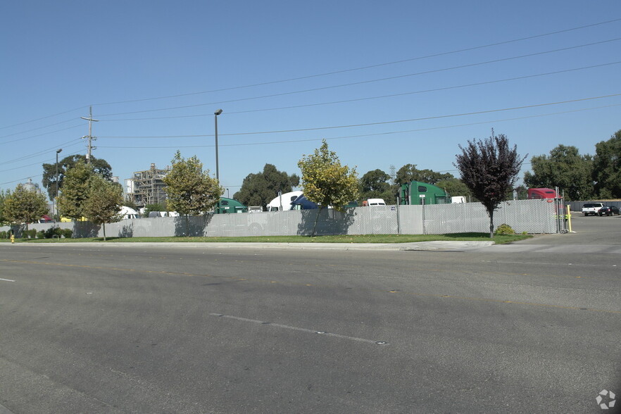 1425 Industrial Dr, Stockton, CA for lease - Primary Photo - Image 1 of 2