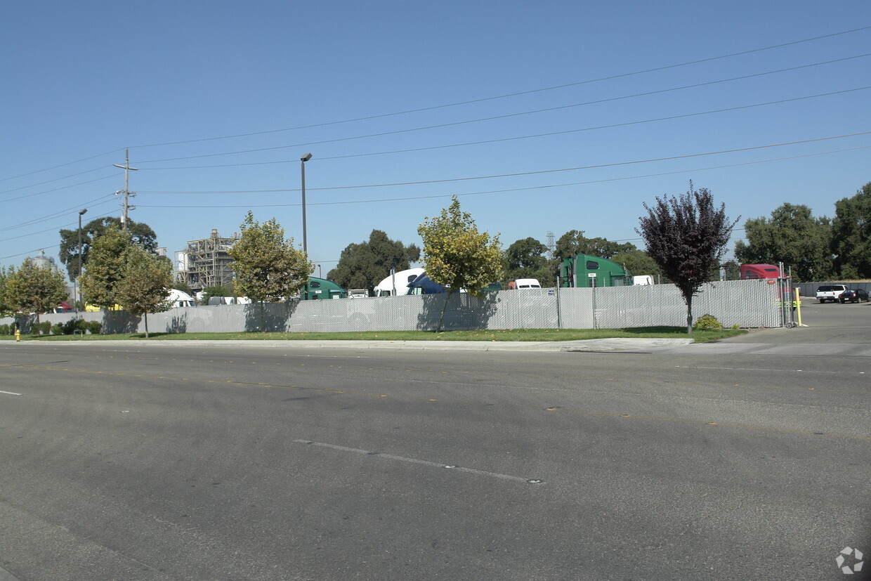 1425 Industrial Dr, Stockton, CA for lease Primary Photo- Image 1 of 3