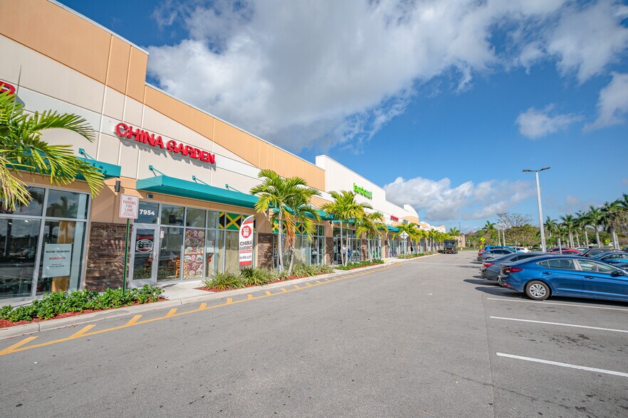 7910 W McNab Rd, North Lauderdale, FL à louer - Photo du bâtiment - Image 3 de 23