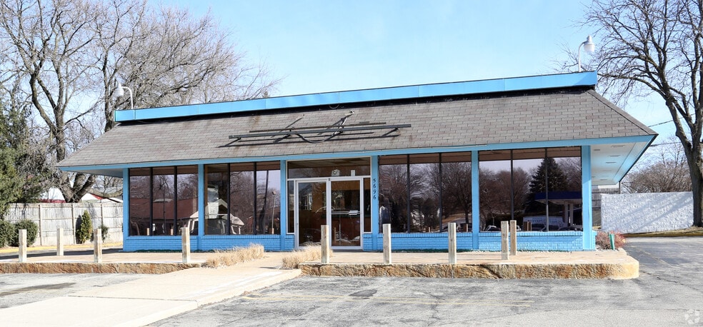 5666 Monona Dr, Monona, WI for lease - Building Photo - Image 1 of 6