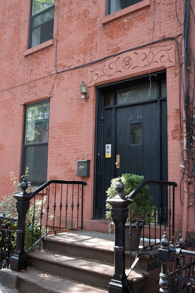 2144 45th Rd, Long Island City, NY for sale - Building Photo - Image 3 of 16