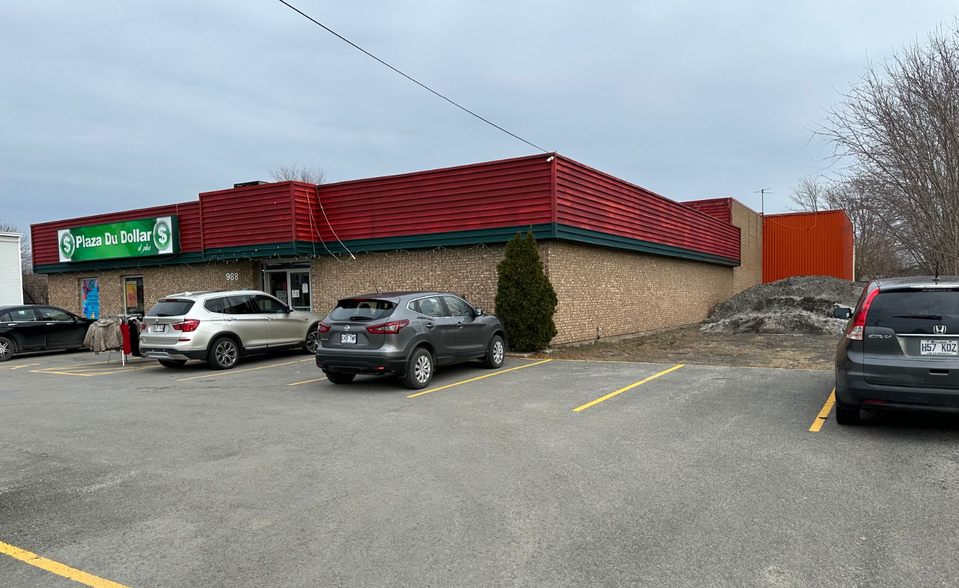 988 Boul Saint-Jean-Baptiste, Mercier, QC à louer - Photo principale - Image 1 de 4