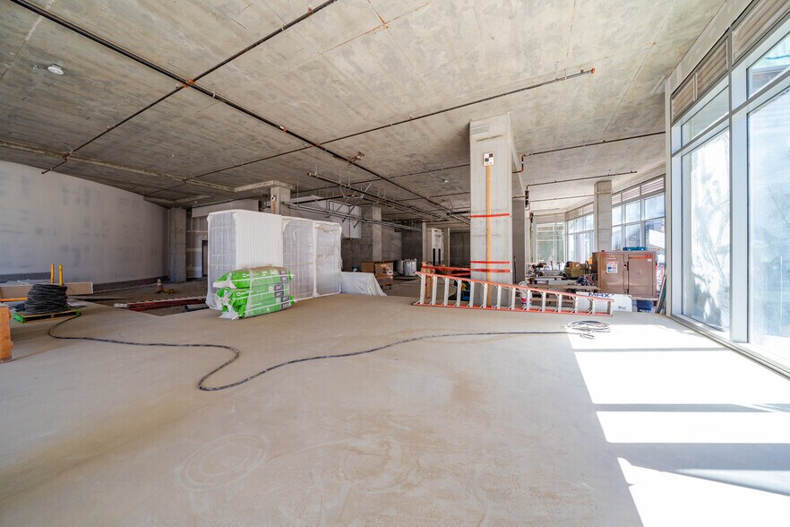 166 N Rollins Rd, Millbrae, CA à louer - Photo intérieure - Image 2 de 38