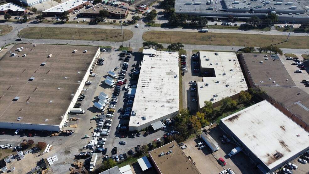 1365 Regal Row, Dallas, TX à vendre - Photo du bâtiment - Image 3 de 32