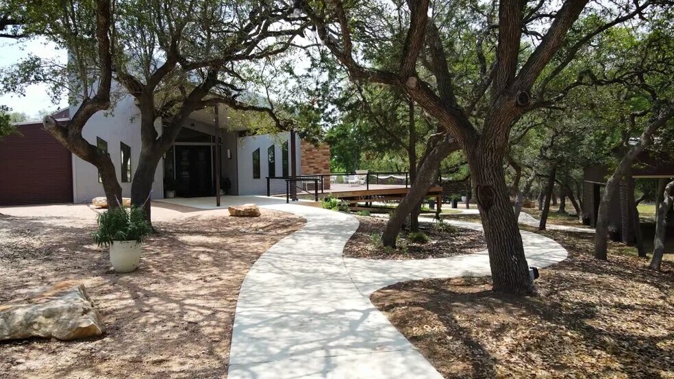 601 Sandy Point Rd, Wimberley, TX à vendre - Vidéo sur l’inscription commerciale - Image 1 de 1