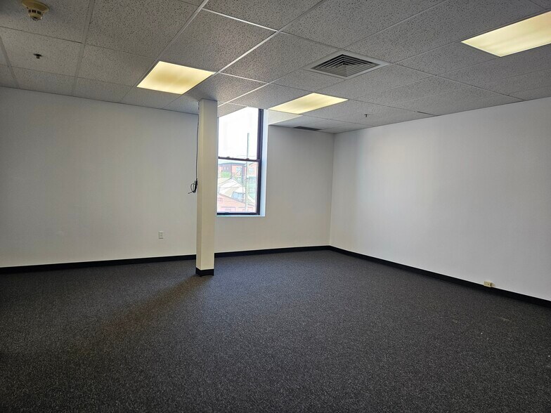 484 Main St, Middletown, CT for lease - Interior Photo - Image 2 of 9