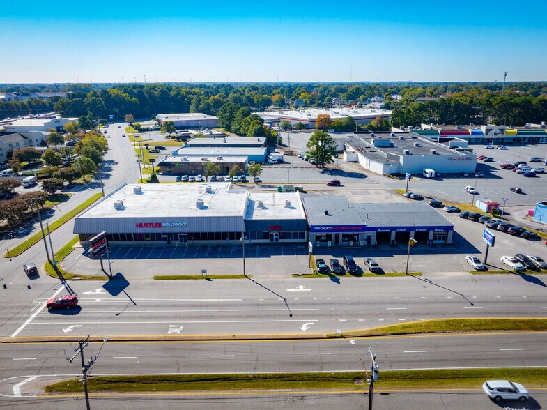 6029-6035 E Virginia Beach Blvd, Norfolk, VA à louer - Photo principale - Image 1 de 1