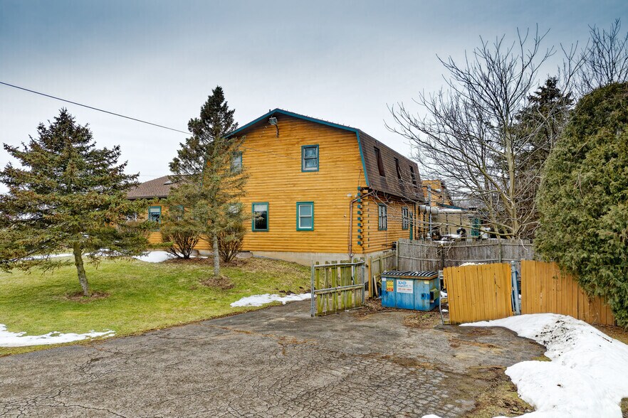 2445 W Walworth Rd, Macedon, NY à louer - Photo du bâtiment - Image 3 de 5