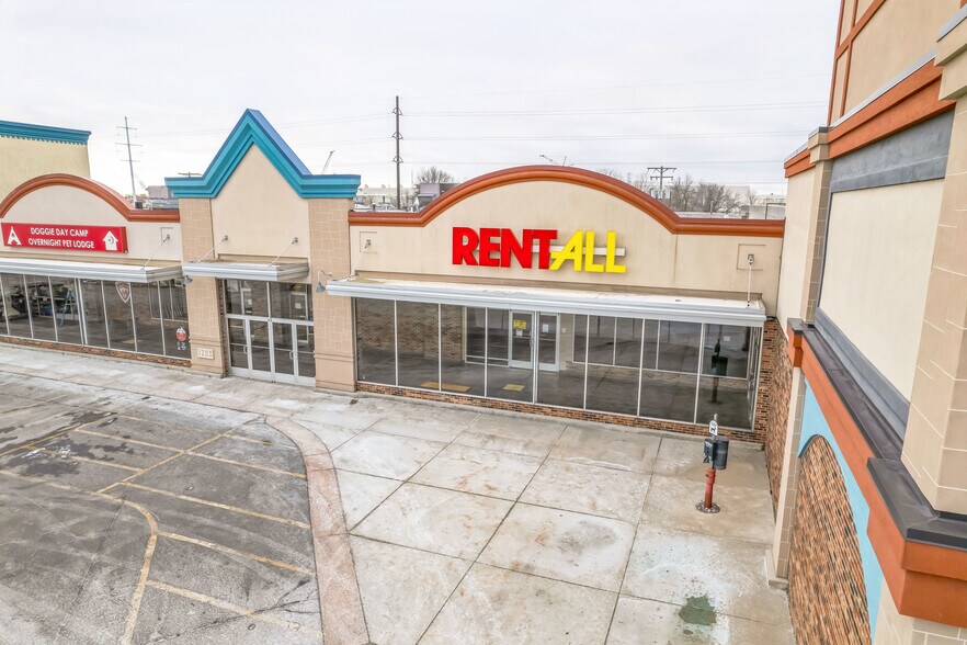 1319-1335 8th Ave, Menominee, MI for lease - Building Photo - Image 2 of 3