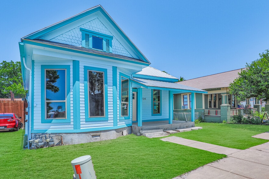 1234 S Saint Marys St, San Antonio, TX for sale - Building Photo - Image 2 of 12