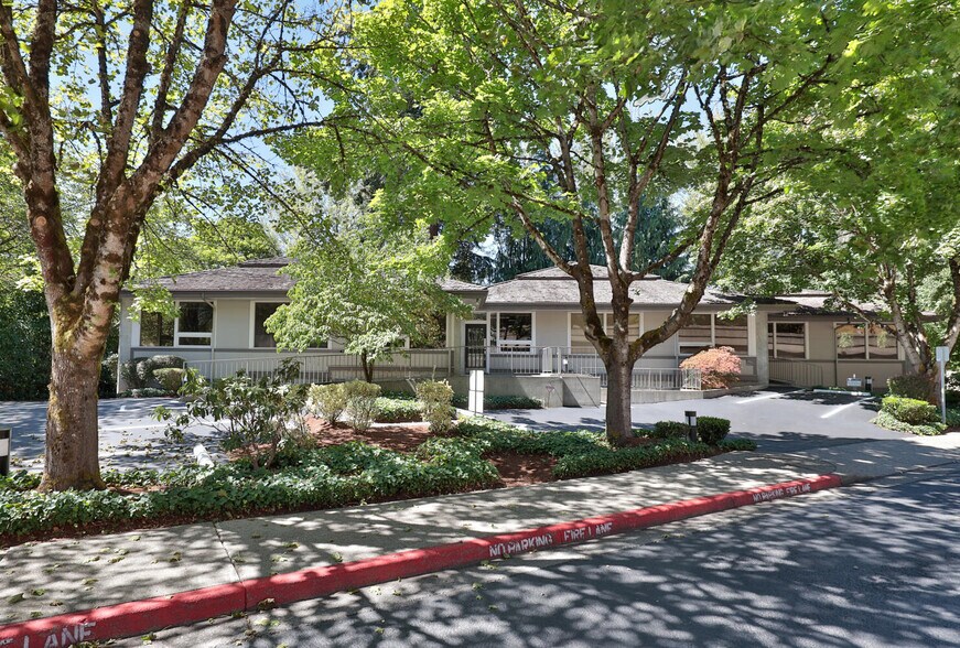 300 NE Gilman Blvd, Issaquah, WA for sale - Building Photo - Image 1 of 8