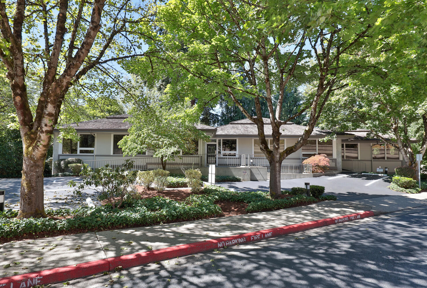 300 NE Gilman Blvd, Issaquah, WA à vendre Photo du bâtiment- Image 1 de 9