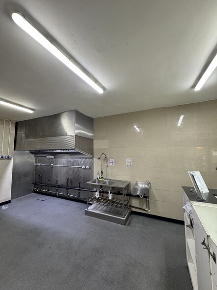 118 Alexandra Park Rd, London for lease - Building Photo - Image 2 of 4