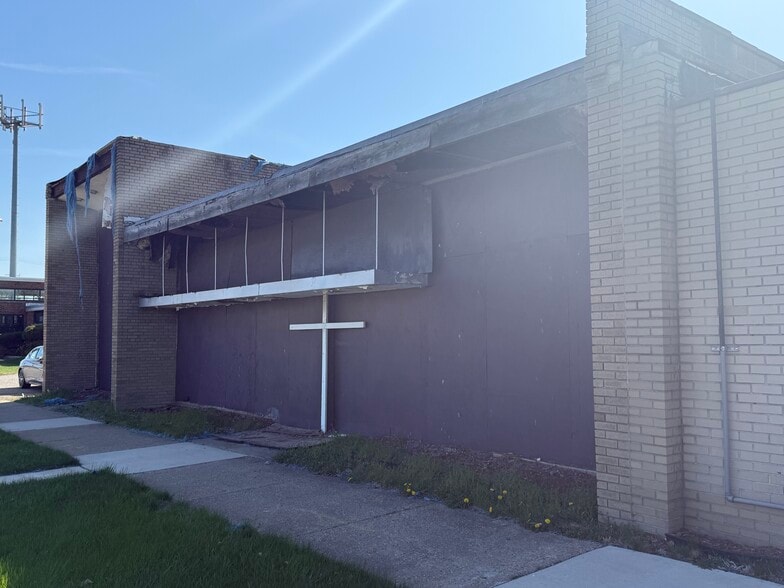 16573 Meyers Rd, Detroit, MI for sale - Primary Photo - Image 1 of 4