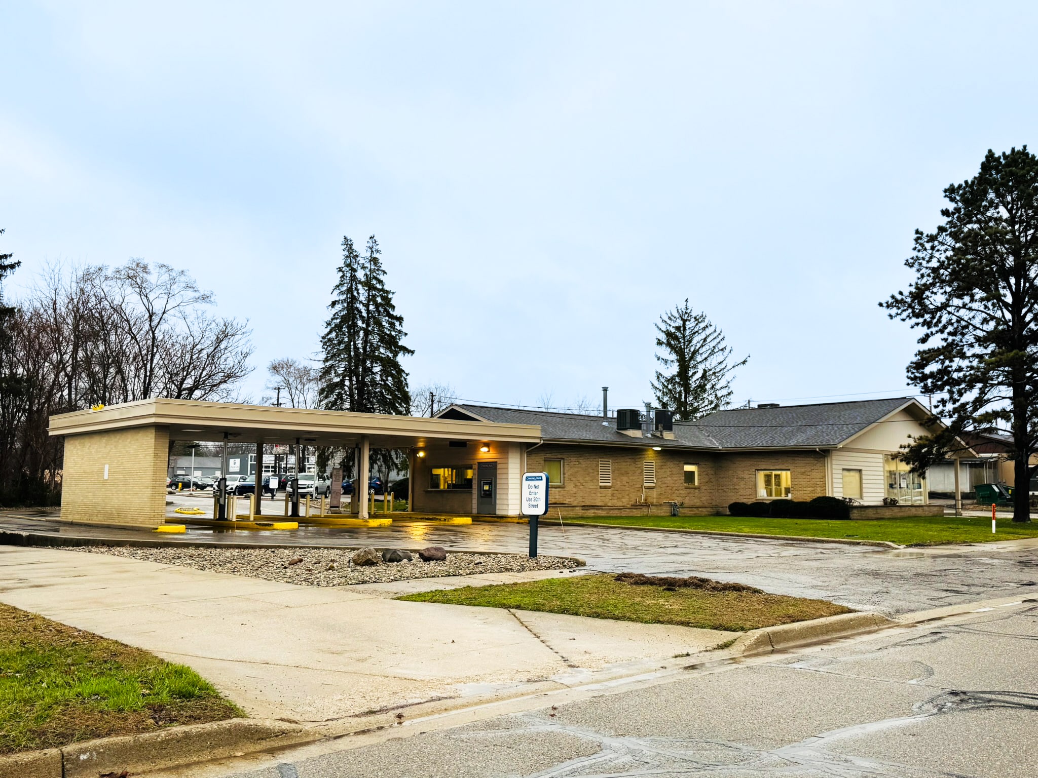 215 N 20th St, Springfield, MI for sale Building Photo- Image 1 of 5