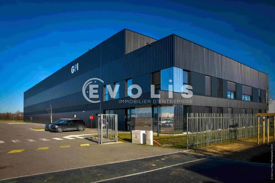 Office in Genas for lease - Building Photo - Image 1 of 21