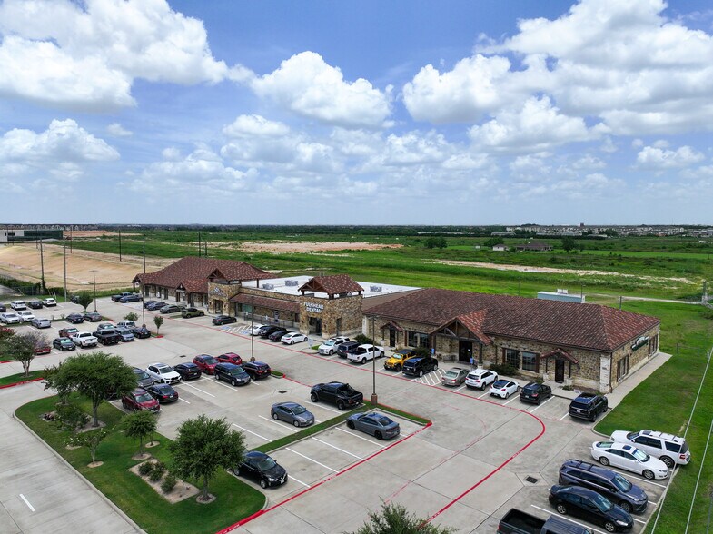 7609 Tiki Dr, Fulshear, TX à louer - Photo du bâtiment - Image 1 de 7