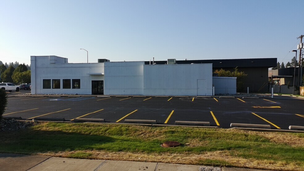 9229 N Division St, Spokane, WA for lease - Building Photo - Image 2 of 7