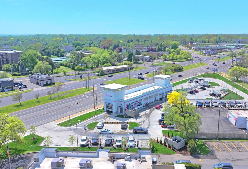 28810 Northwestern Hwy, Southfield, MI for sale - Building Photo - Image 2 of 6