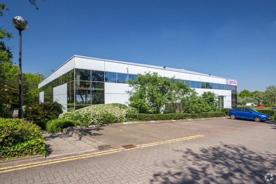 Sunrise Pky, Milton Keynes for lease - Primary Photo - Image 1 of 3