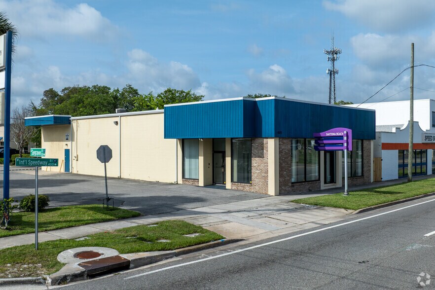 401 W International Speedway Blvd, Daytona Beach, FL à vendre - Photo du bâtiment - Image 1 de 21