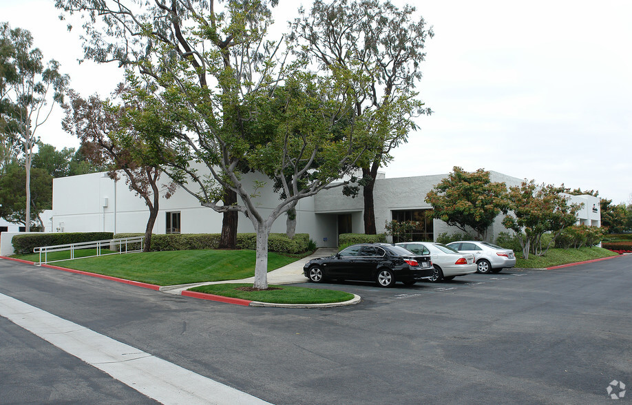 1071 Camelback St, Newport Beach, CA for lease - Building Photo - Image 2 of 6