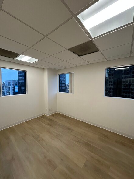 11600 Wilshire Blvd, Los Angeles, CA à louer - Photo du bâtiment - Image 2 de 7