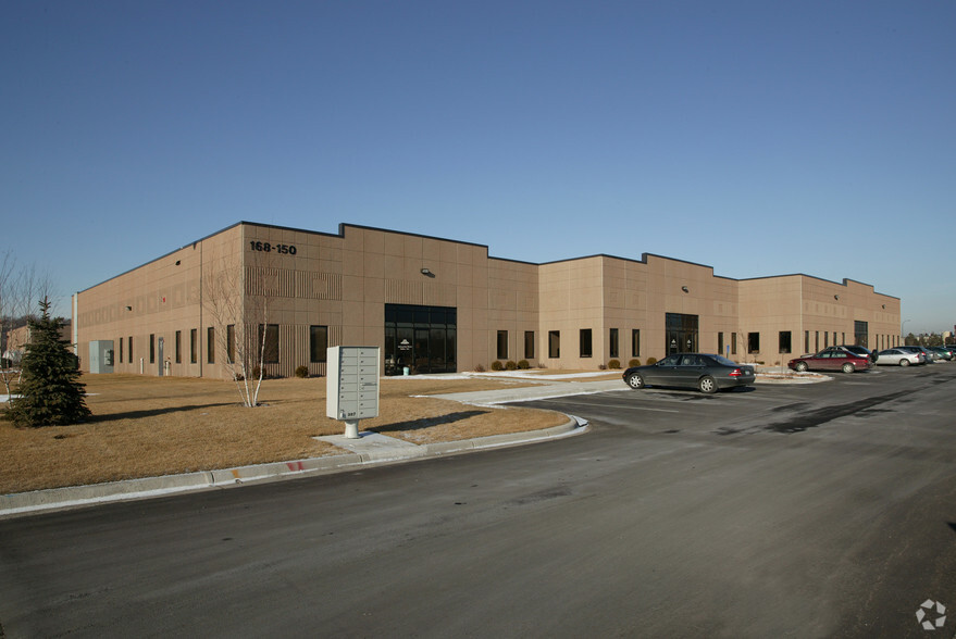 375-397 Bridgepoint Dr, South Saint Paul, MN for lease - Building Photo - Image 3 of 13