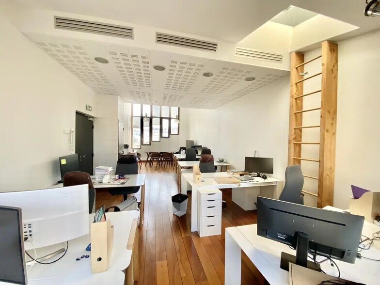 Office in Malakoff for lease - Building Photo - Image 3 of 6