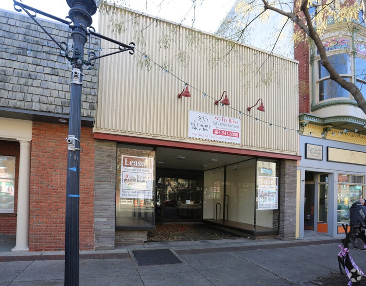 256 E High St, Pottstown, PA à vendre - Photo du bâtiment - Image 2 de 3