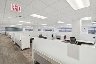 8410 W Bryn Mawr Ave, Chicago, IL à louer Photo intérieure- Image 2 de 3