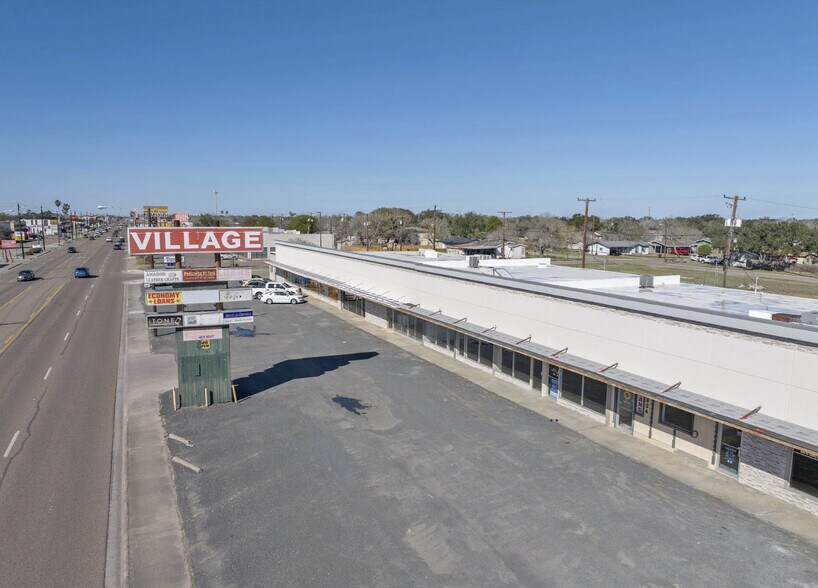906 S 14th St, Kingsville, TX for lease - Building Photo - Image 2 of 7