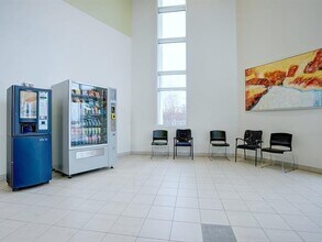 1875 Rue Maurice-Gauvin, Laval, QC à louer Photo intérieure- Image 2 de 10