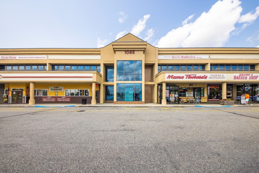 1055-1083 Old Country Rd, Westbury, NY à louer - Photo du bâtiment - Image 1 de 6