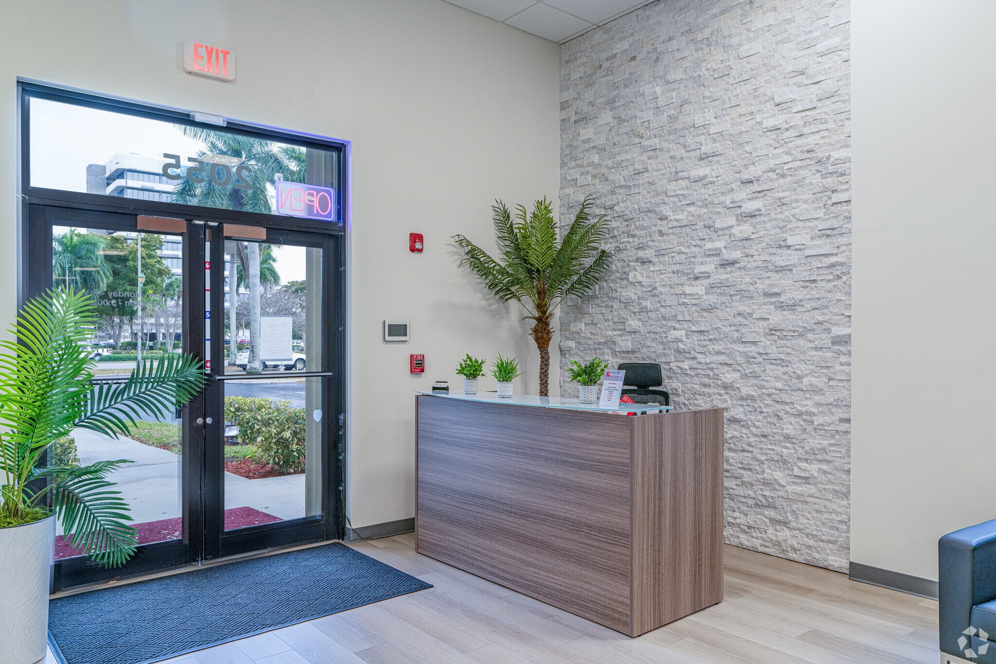 2055 Palm Beach Lakes Blvd, West Palm Beach, FL for lease Interior Photo- Image 1 of 9