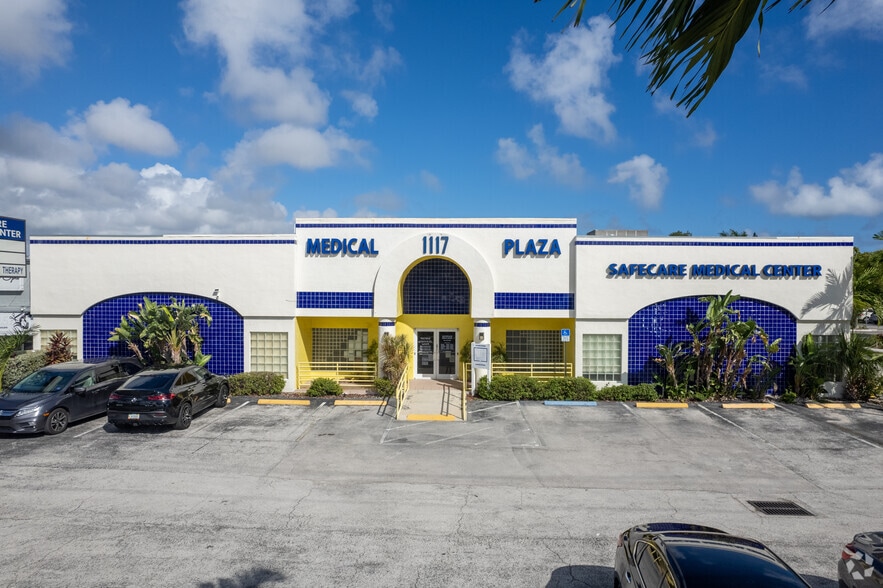 1117 E Hallandale Beach Blvd, Hallandale Beach, FL for lease - Building Photo - Image 3 of 9
