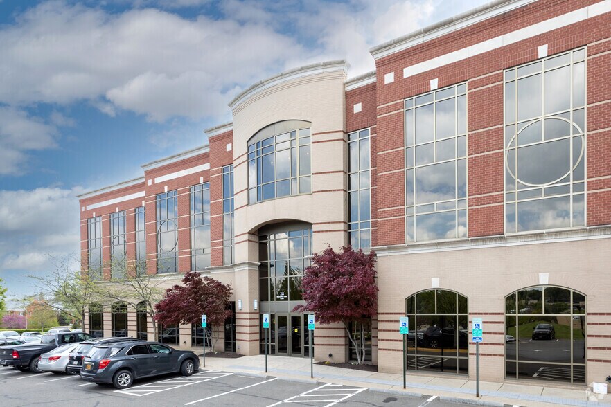 28 Blackwell Park Ln, Warrenton, VA à louer - Photo du bâtiment - Image 2 de 11